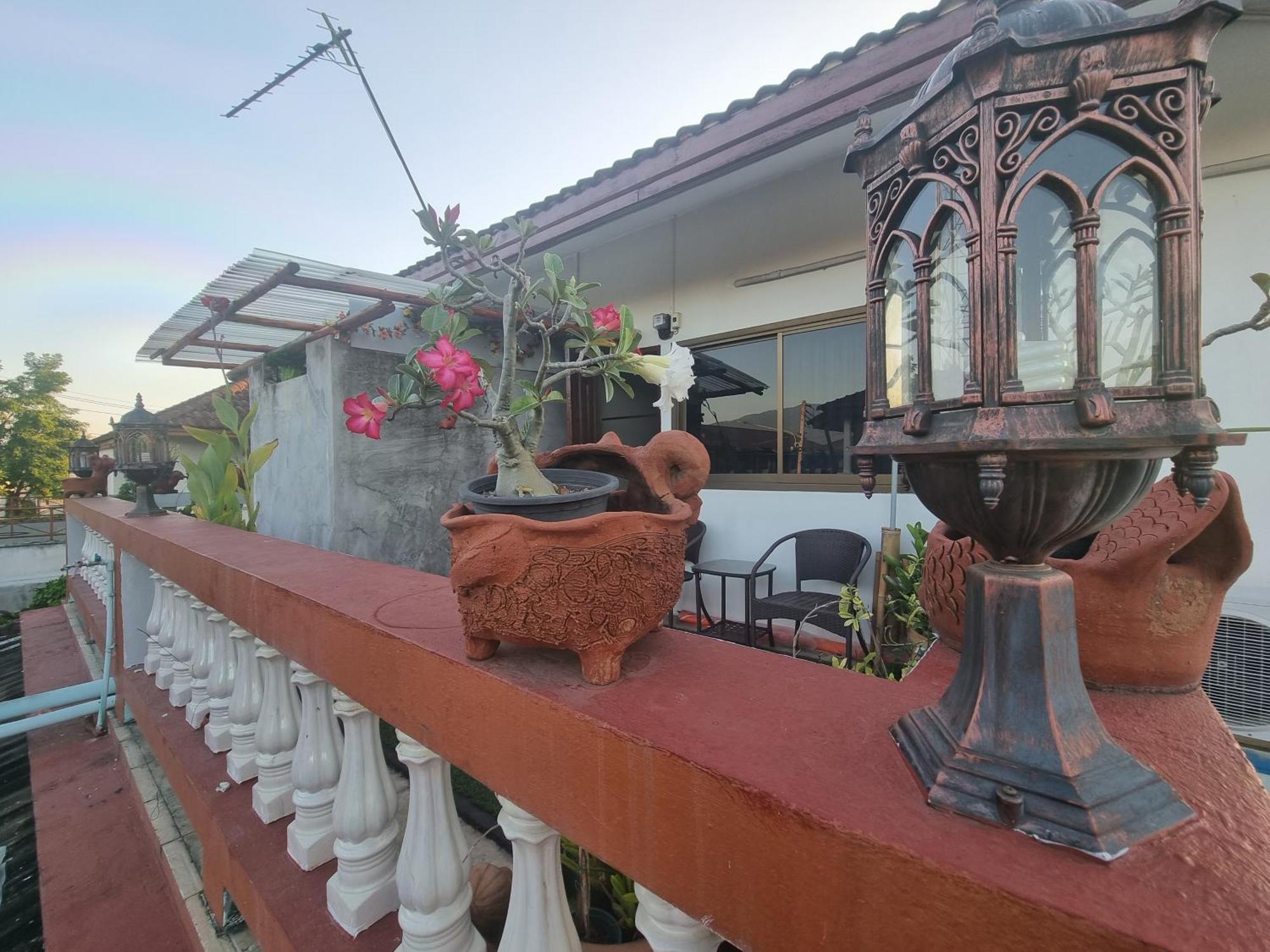 Hom Baan Chiang Mai Hotell Exteriör bild